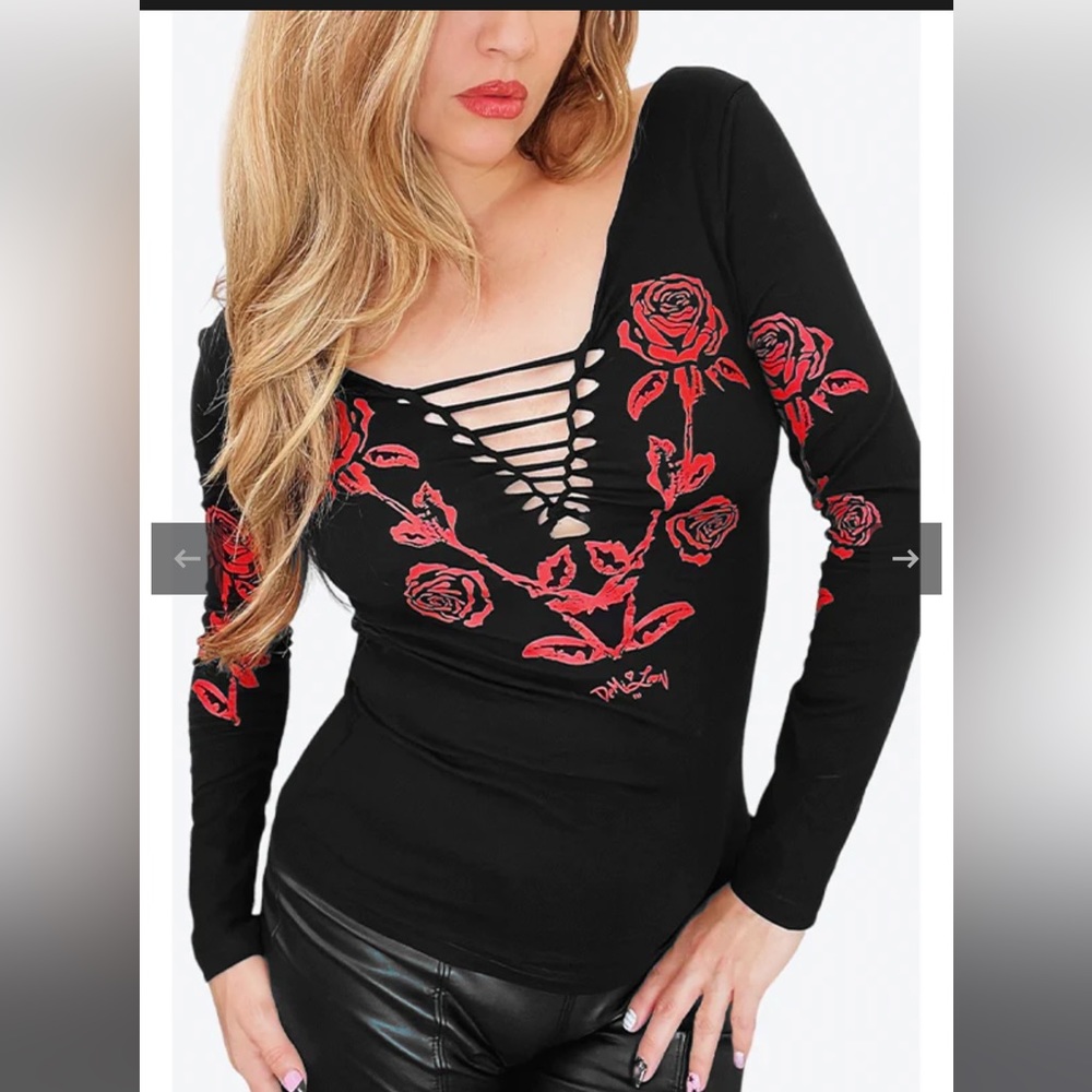 NWT Demi Loon Gothic Rose Long Sleeve Slash Tee Large